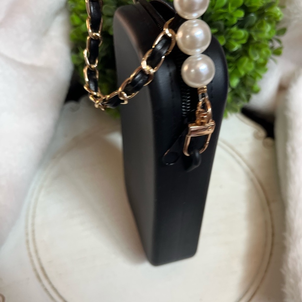 Boujee silicone Black Crossbody Phone Case with Faux Pearl Accents new - Picture 4 of 8